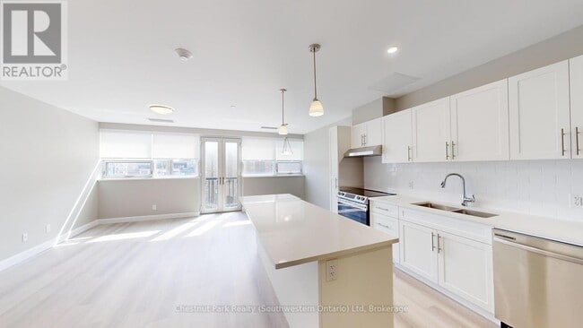 property at 2 Quebec St