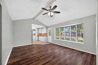 811 Lochmoor Ln in Friendswood, TX - Building Photo - Building Photo