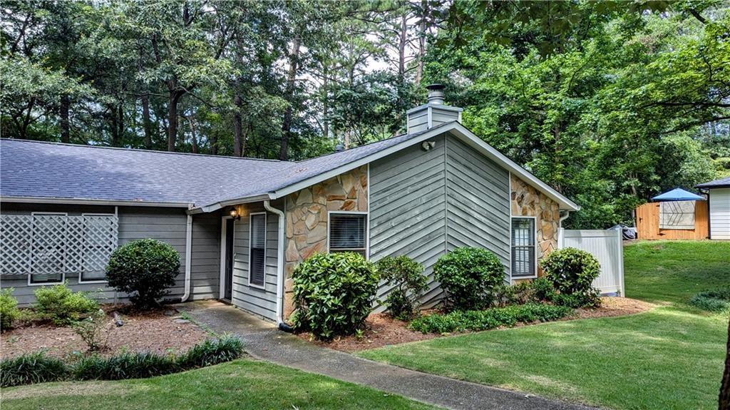 1050 Mathews Ct in Smyrna, GA - Building Photo