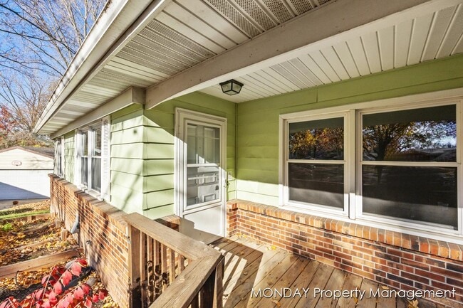 945-947 Lancashire Ct SE in Grand Rapids, MI - Building Photo - Building Photo