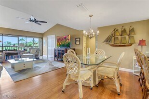 4811 S Landings Dr in Ft. Myers, FL - Building Photo