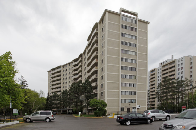 Sandringham House in Toronto, ON - Building Photo - Building Photo