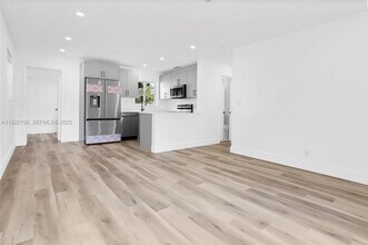 6117 NW 27th St in Margate, FL - Building Photo - Building Photo