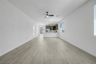 9770 Redwood Cascade St in Las Vegas, NV - Building Photo - Building Photo