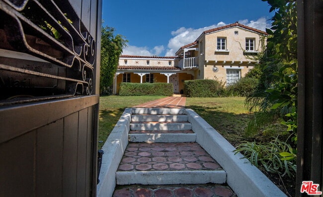 property at 731 San Vicente Blvd