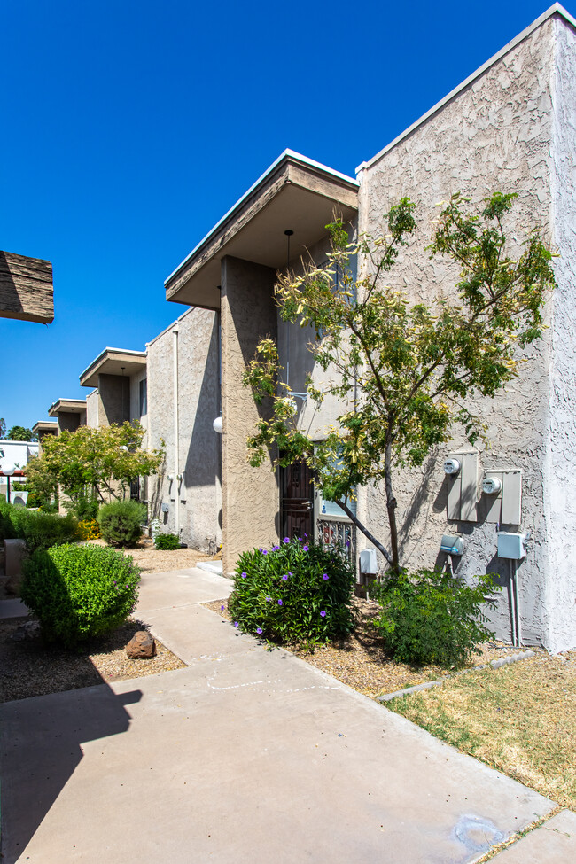 6348 N 7th Ave in Phoenix, AZ - Foto de edificio - Building Photo