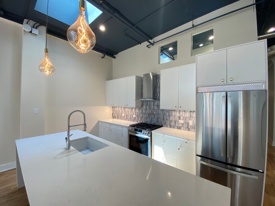 326 N Michigan Ave, Unit 3N in Chicago, IL - Building Photo