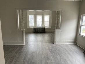 1087 S Clinton Ave, Unit apt 3 in Rochester, NY - Foto de edificio - Building Photo