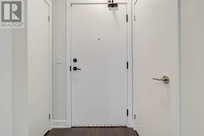 430-430 Square One Dr in Mississauga, ON - Building Photo - Building Photo