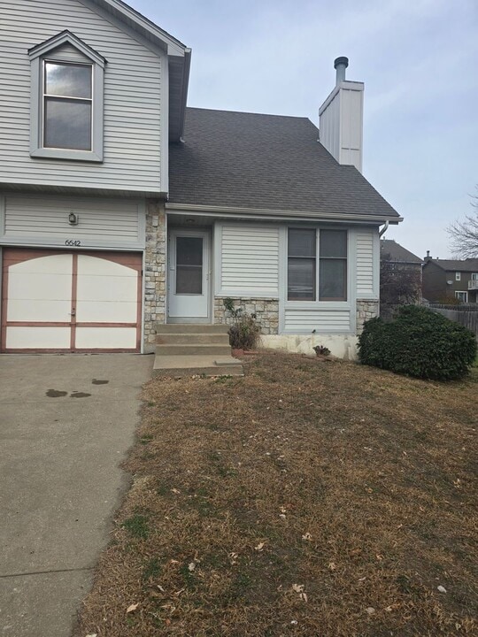 6642 W 152nd St in Overland Park, KS - Building Photo