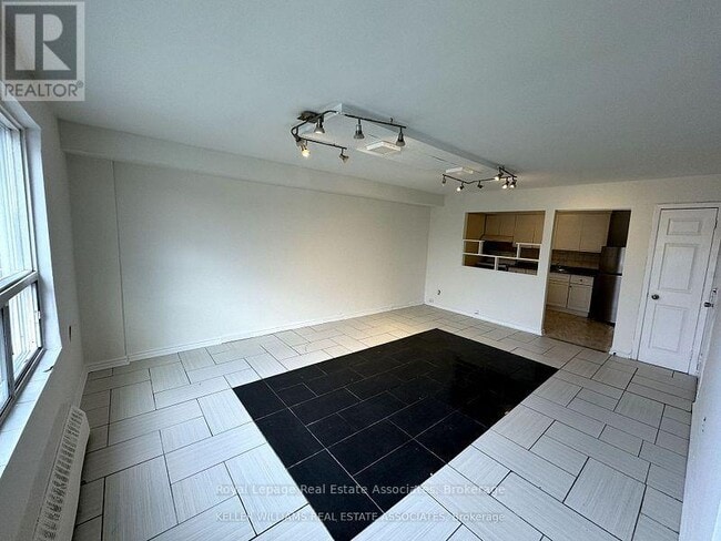 property at 3071 Hurontario St