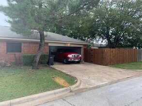 10516 Flamewood Dr in Fort Worth, TX - Building Photo - Building Photo