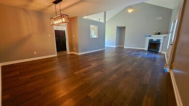 127 Whiteleaf Dr in Jacksonville, NC - Building Photo - Building Photo