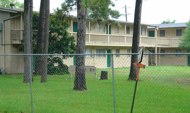 Monterrey Apartments in Beaumont, TX - Building Photo - Building Photo