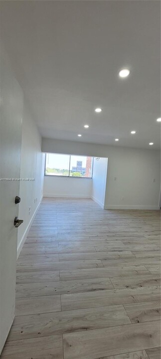 750 NW 43rd Ave, Unit 501 in Miami, FL - Building Photo