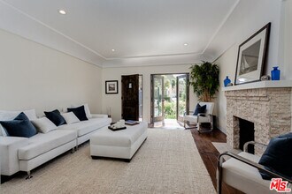 831 S Curson Ave in Los Angeles, CA - Building Photo - Building Photo