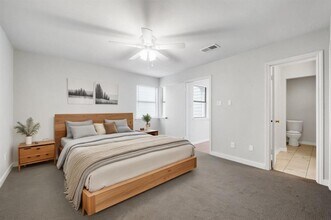 2001 Parker Ln in Austin, TX - Building Photo - Building Photo