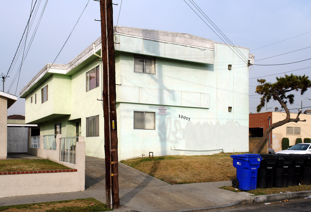 10017 Dalerose Ave in Inglewood, CA - Foto de edificio