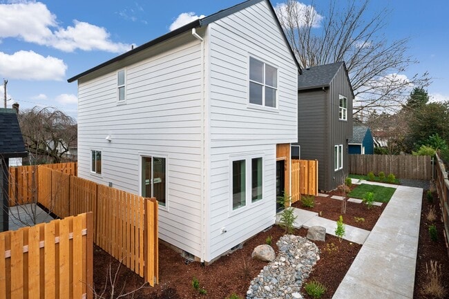 996 NE 70th Ave in Portland, OR - Building Photo - Building Photo