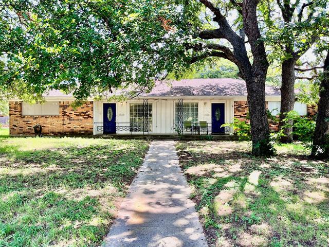 2620 Denison St in Denton, TX - Building Photo