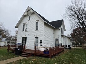 949 13th St in Marion, IA - Building Photo