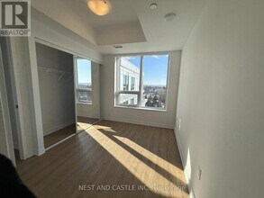 500 Plains Rd E in Burlington, ON - Building Photo - Building Photo