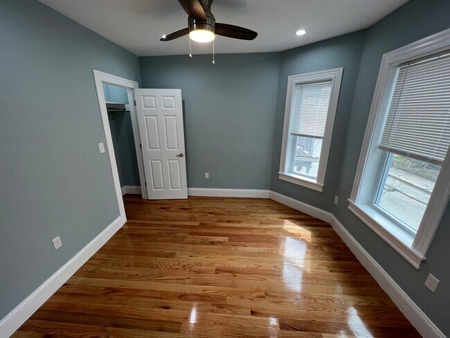 15 Harold St, Unit 1 in Somerville, MA - Building Photo - Building Photo