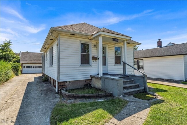 21150 Tracy Ave in Euclid, OH - Building Photo - Building Photo