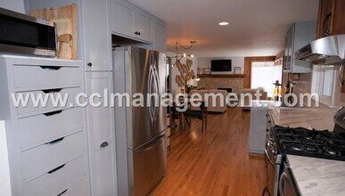 501 W Dean Ave in Monona, WI - Building Photo - Building Photo