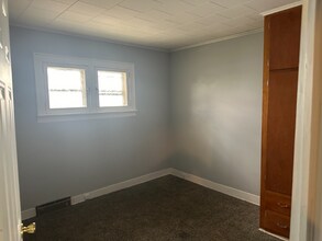 1945 Owen St in Saginaw, MI - Foto de edificio - Building Photo