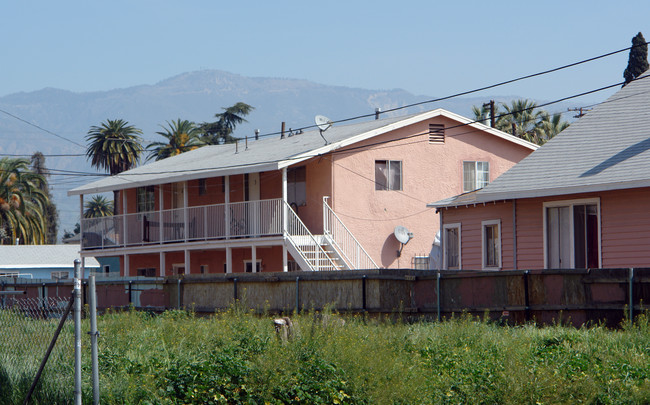 746 W 8th St in San Bernardino, CA - Foto de edificio - Building Photo