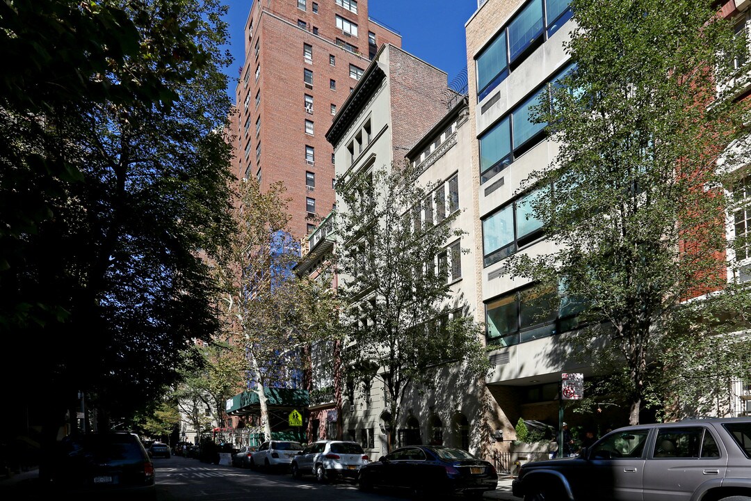 109 E 73rd St in New York, NY - Building Photo