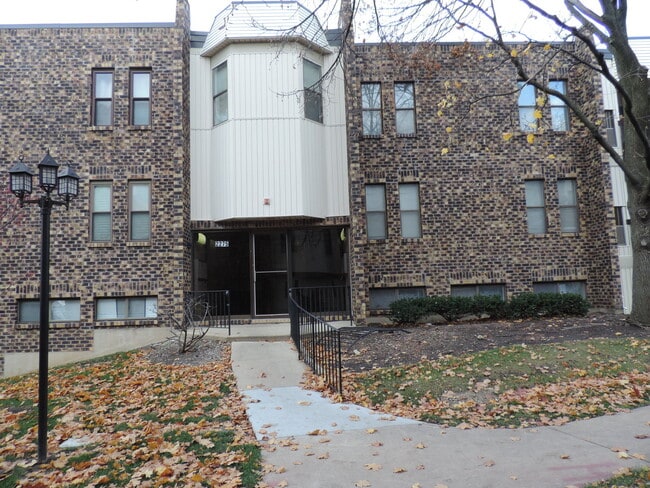 property at 2275 Country Club Dr