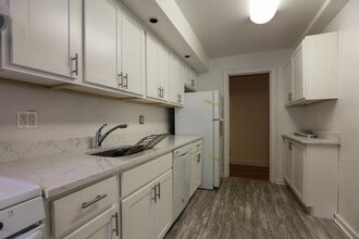 150 E Hartsdale Ave, Unit STF in Hartsdale, NY - Foto de edificio - Building Photo