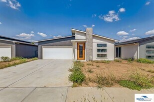 9724 E Annabelle Cir in Wichita, KS - Building Photo