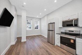 241 W 6th St in Lowell, MA - Building Photo - Building Photo