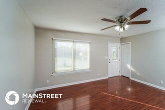 3815 Hillcross Dr in Louisville, KY - Foto de edificio - Building Photo