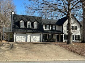 5730 N Castlegate Dr in Atlanta, GA - Building Photo