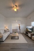 127 S B St, Unit 1 in Oxnard, CA - Building Photo