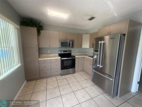 1980 SW 28th Ave in Fort Lauderdale, FL - Building Photo - Building Photo