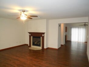 2011 Park in Highland, IL - Building Photo - Building Photo