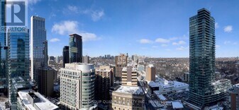 18 Yorkville Ave in Toronto, ON - Building Photo