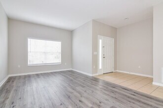 7637 Dragon Fly Loop in Gibsonton, FL - Building Photo - Building Photo