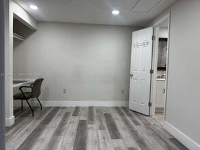 582 E 18th St in Hialeah, FL - Building Photo - Building Photo
