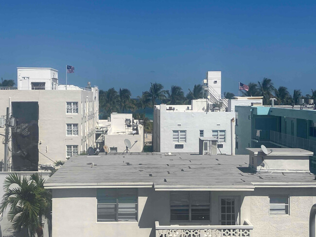 720 Collins Ave in Miami Beach, FL - Building Photo - Building Photo
