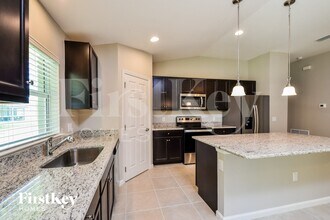 8287 Robin Rd in Ft. Myers, FL - Foto de edificio - Building Photo