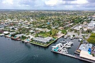 426 SE 17th Ter in Deerfield Beach, FL - Building Photo - Building Photo