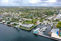 426 SE 17th Ter in Deerfield Beach, FL - Foto de edificio - Building Photo