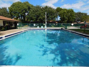 6705 S Parkway Dr in Margate, FL - Building Photo - Building Photo