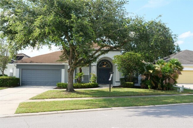 519 Lakescape Ct